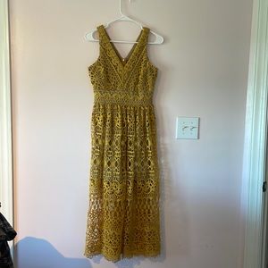 Altar’s state yellow dress!